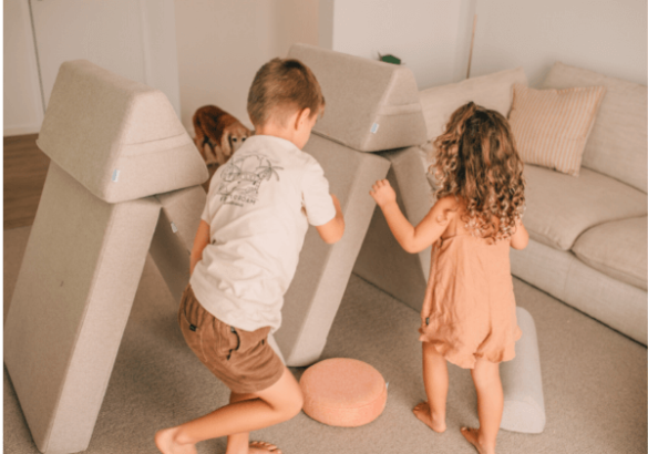 Kids playing with the Cubbi Buddi